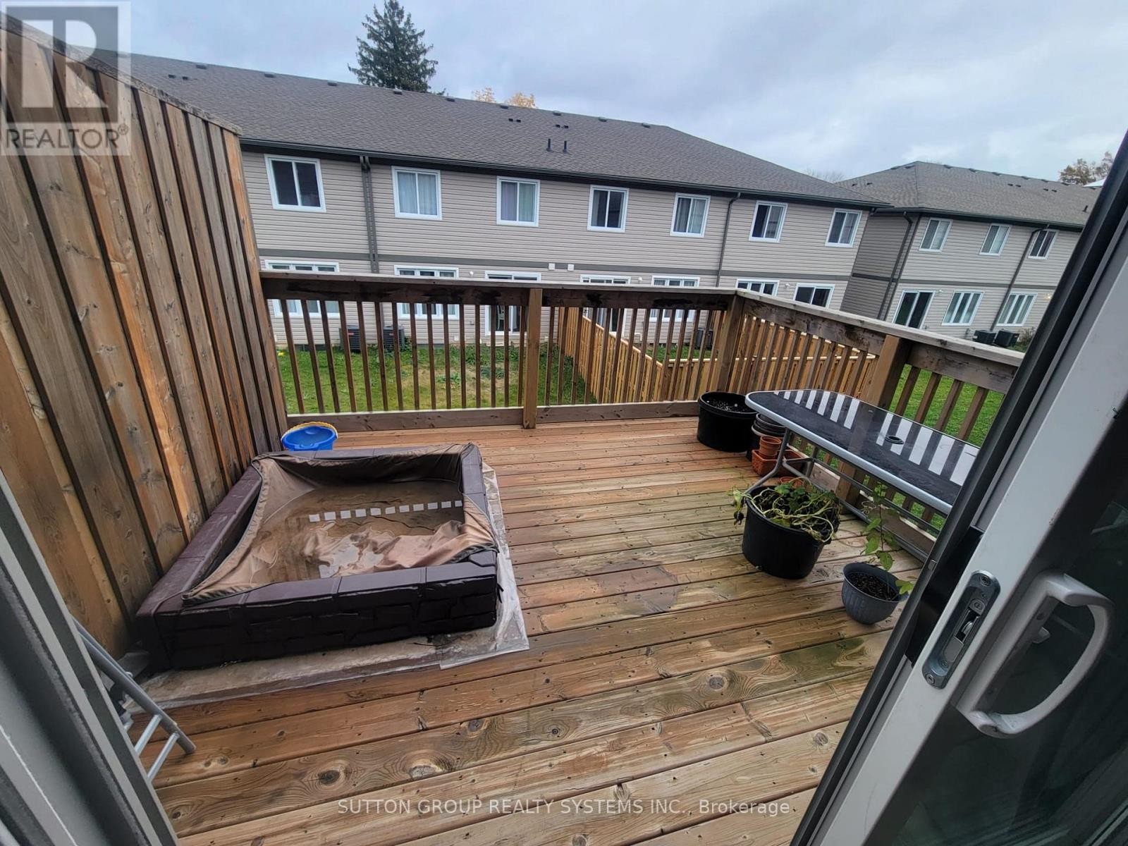 












4 - 160 STANLEY STREET

,
Norfolk (Simcoe),




Ontario
N3Y0G6

