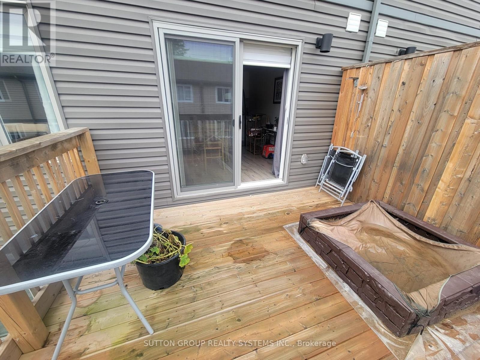 












4 - 160 STANLEY STREET

,
Norfolk (Simcoe),




Ontario
N3Y0G6

