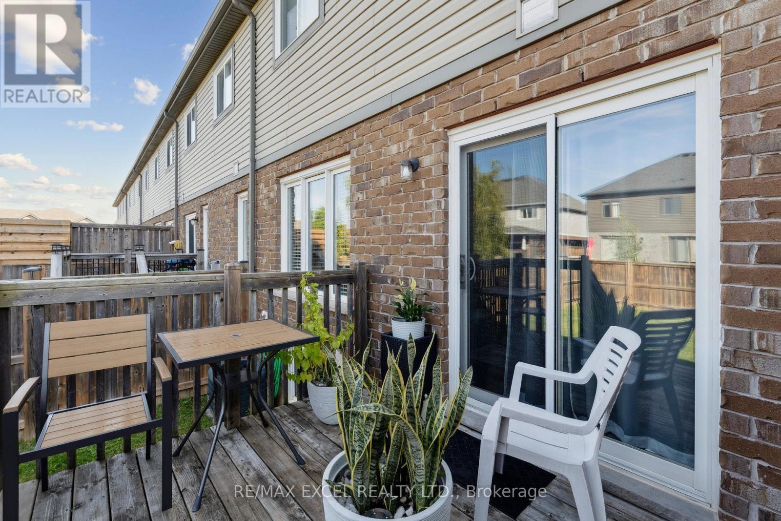 












6401 SHAPTON CRESCENT

,
Niagara Falls (Forestview),




Ontario
L2H0L8

