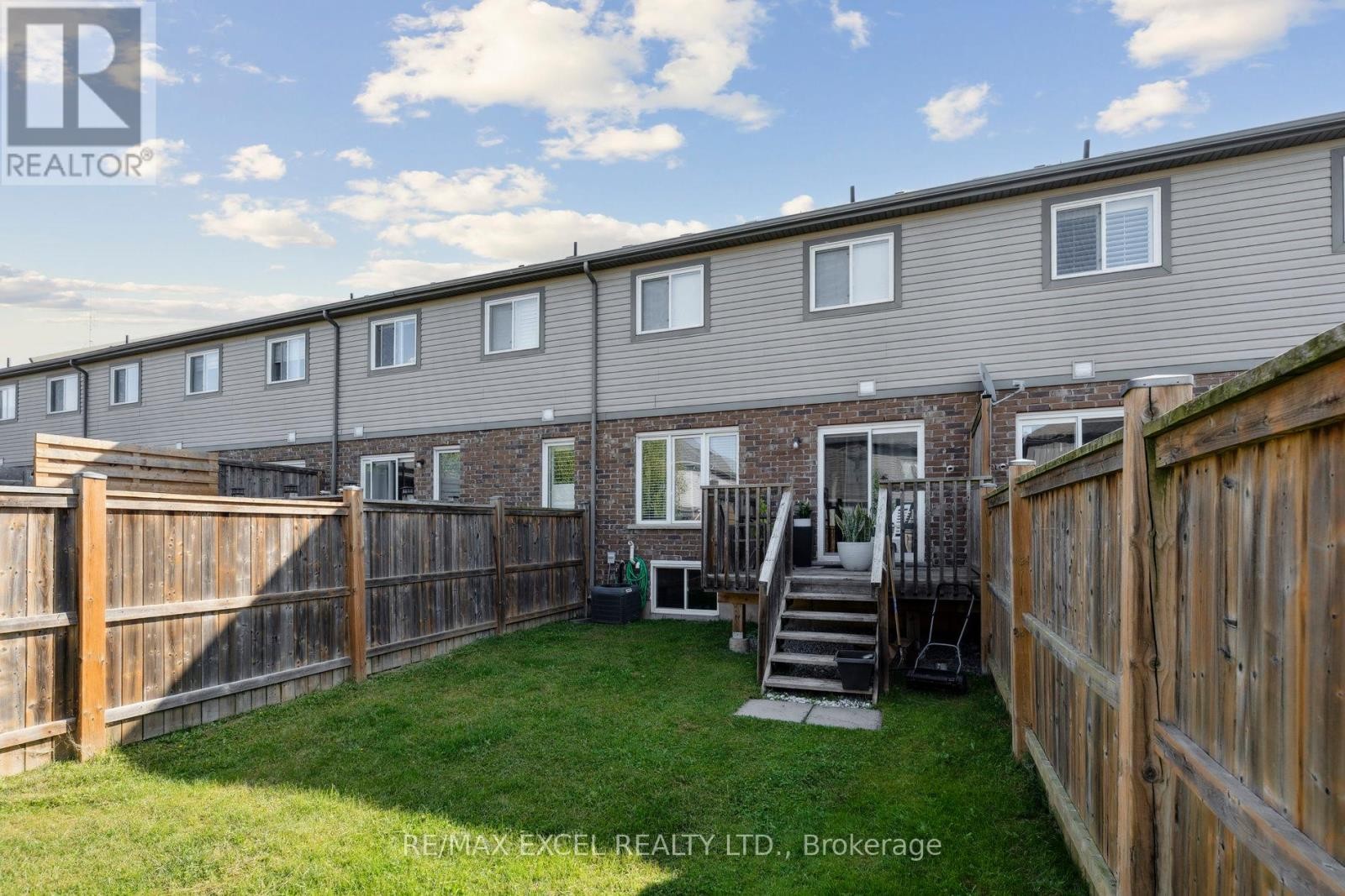 












6401 SHAPTON CRESCENT

,
Niagara Falls (Forestview),




Ontario
L2H0L8

