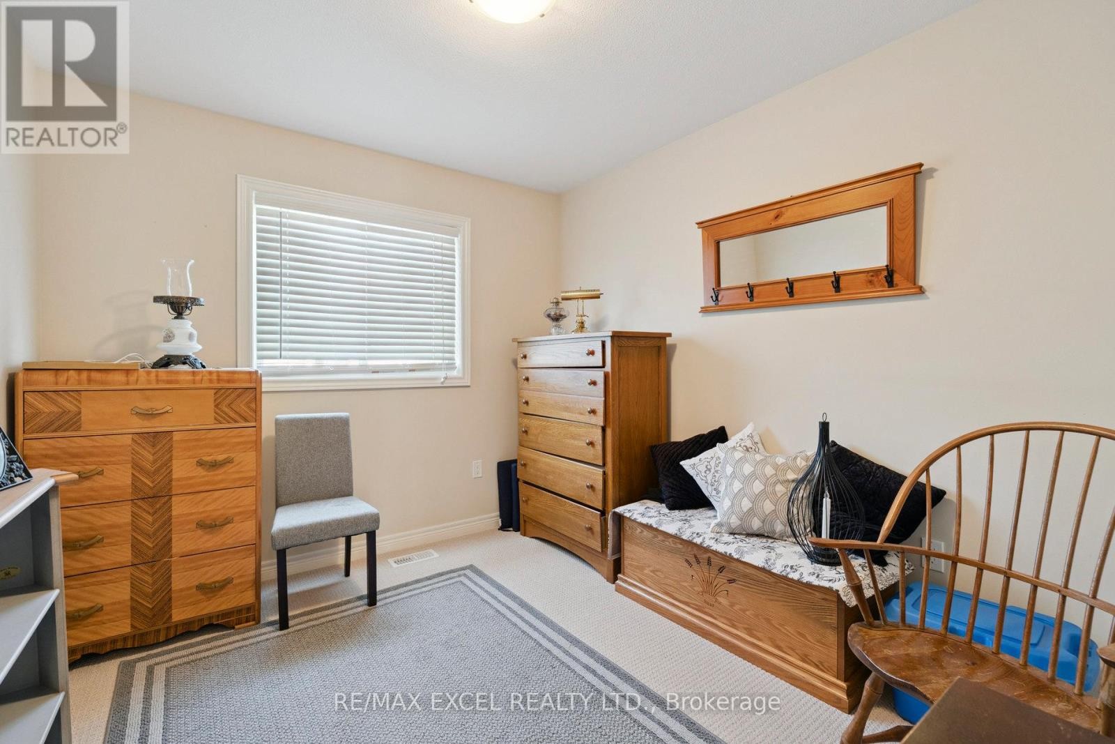 












6401 SHAPTON CRESCENT

,
Niagara Falls (Forestview),




Ontario
L2H0L8

