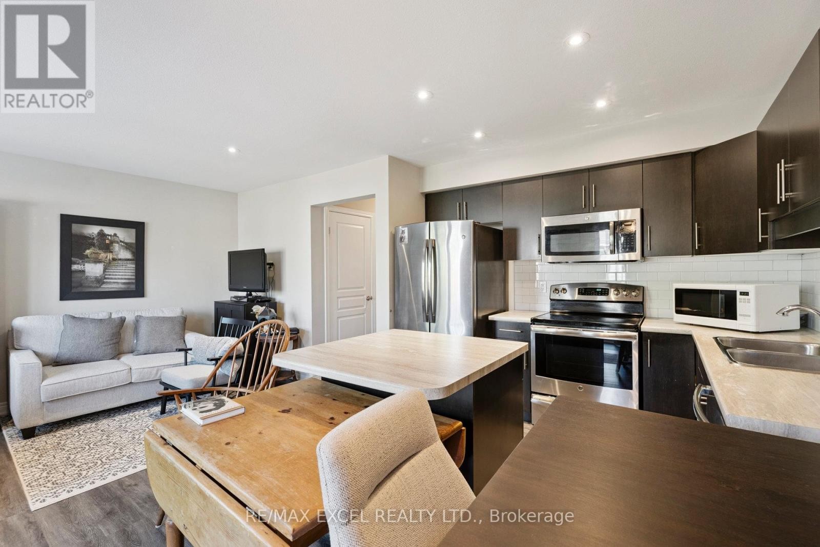 












6401 SHAPTON CRESCENT

,
Niagara Falls (Forestview),




Ontario
L2H0L8

