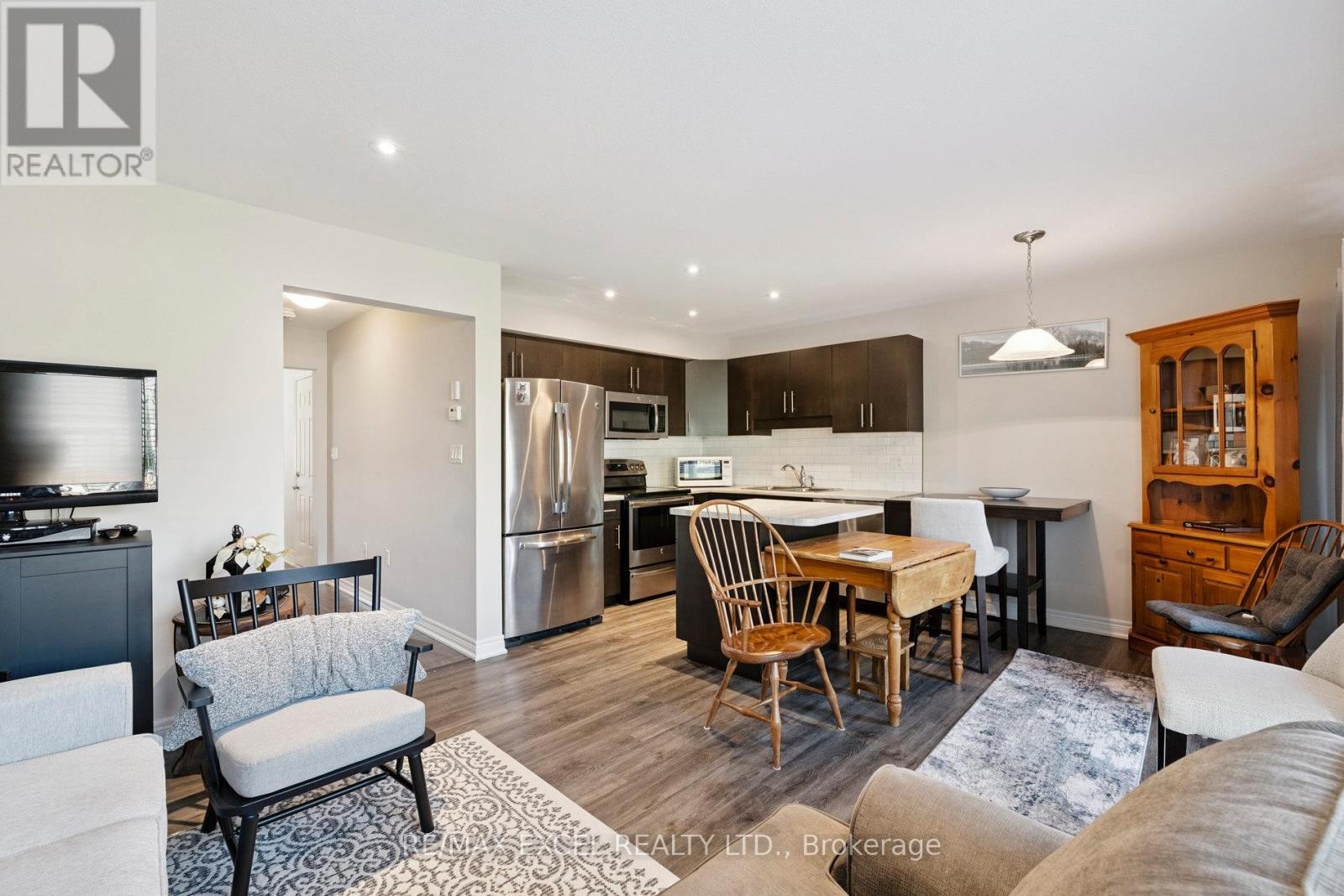 












6401 SHAPTON CRESCENT

,
Niagara Falls (Forestview),




Ontario
L2H0L8


