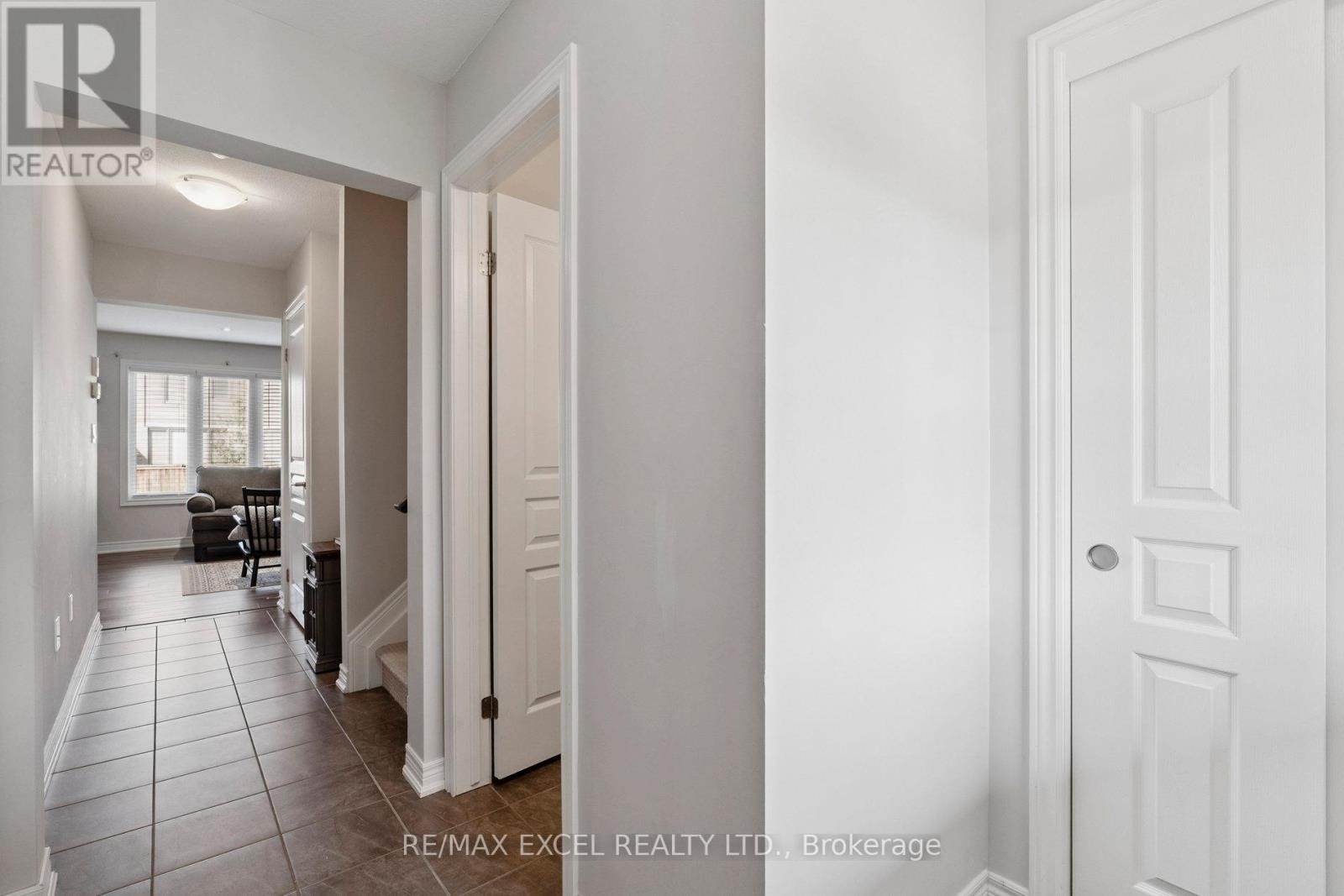 












6401 SHAPTON CRESCENT

,
Niagara Falls (Forestview),




Ontario
L2H0L8

