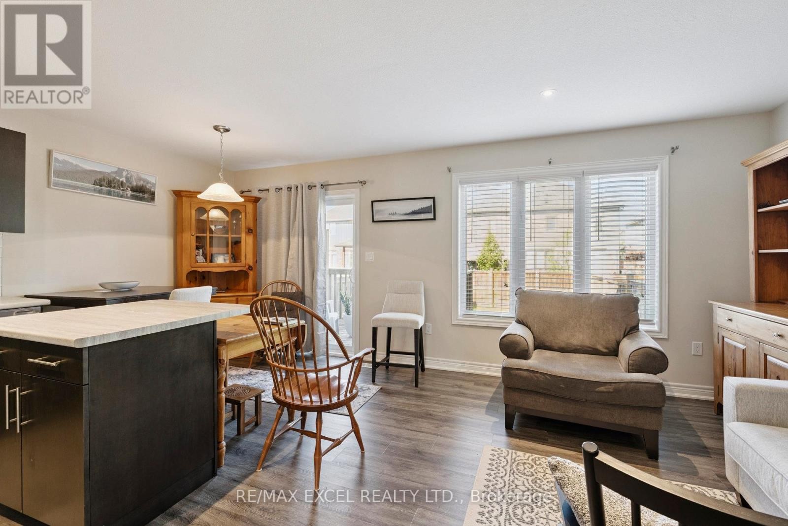 












6401 SHAPTON CRESCENT

,
Niagara Falls (Forestview),




Ontario
L2H0L8

