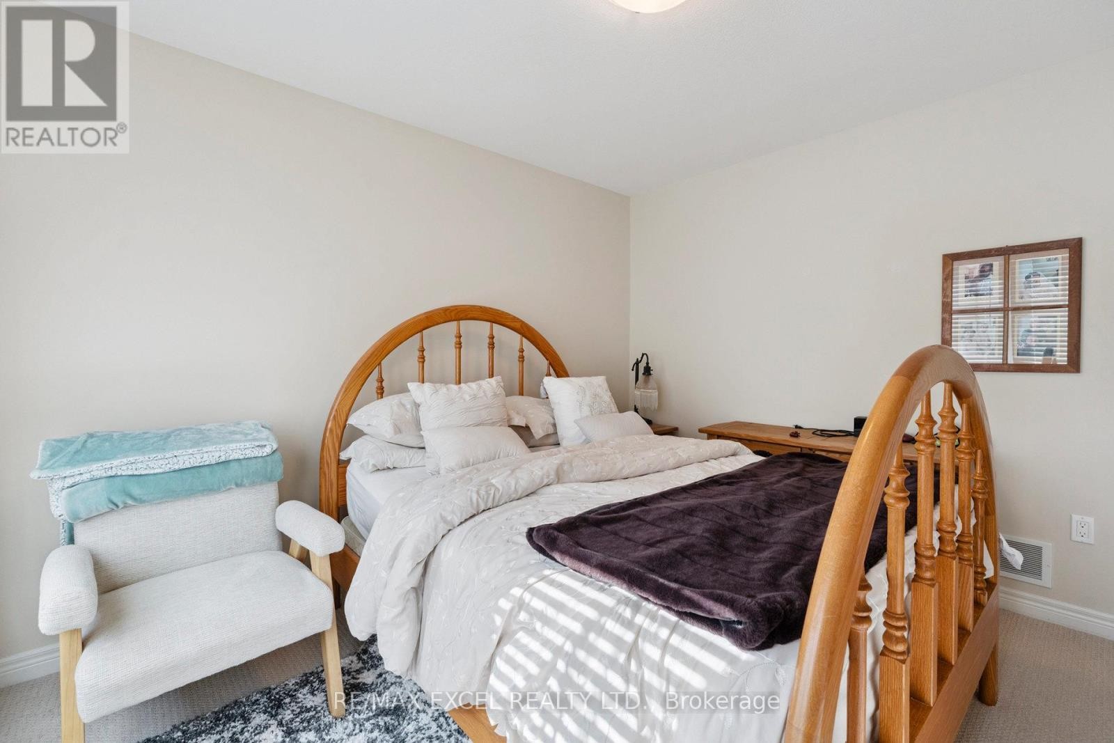 












6401 SHAPTON CRESCENT

,
Niagara Falls (Forestview),




Ontario
L2H0L8

