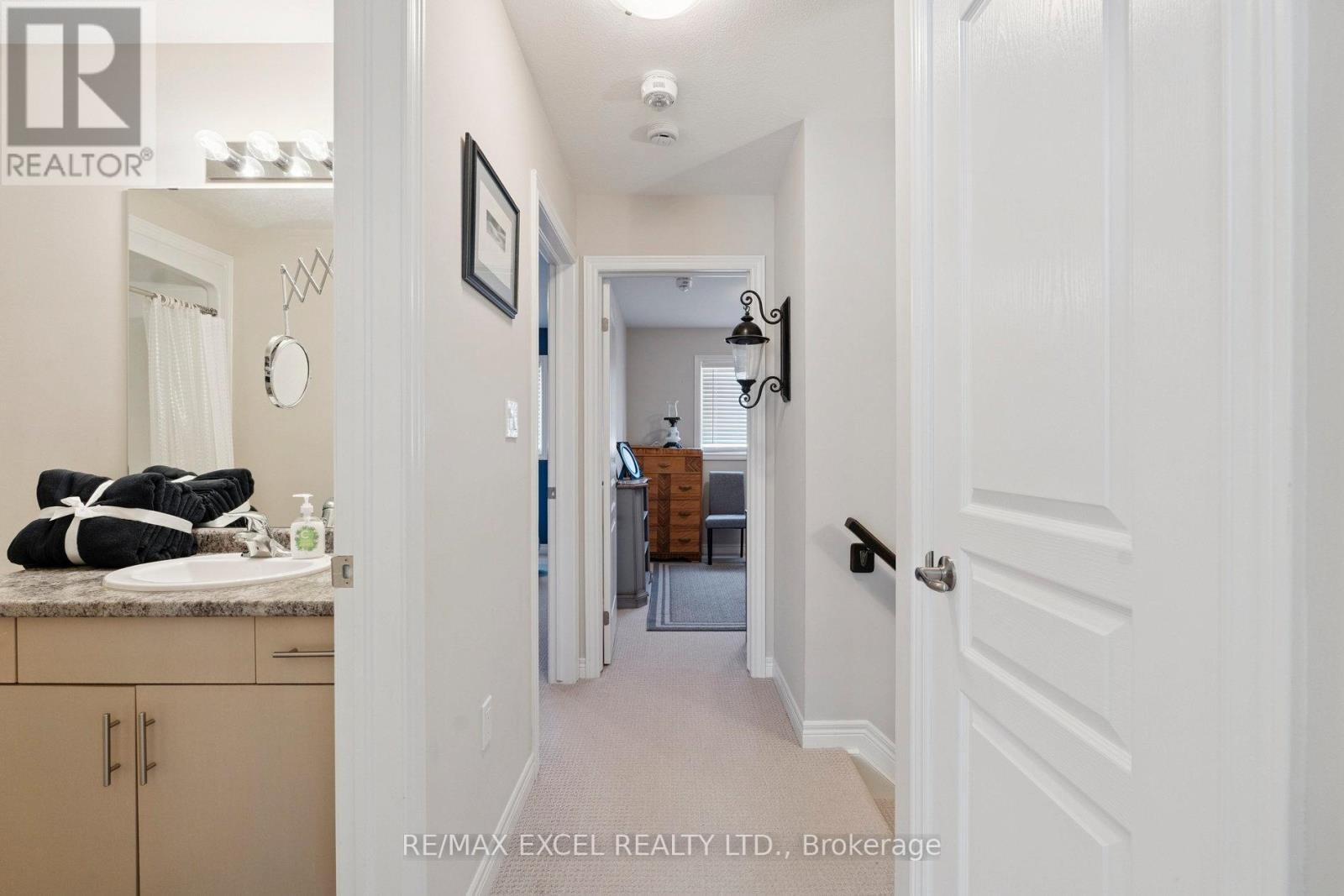 












6401 SHAPTON CRESCENT

,
Niagara Falls (Forestview),




Ontario
L2H0L8

