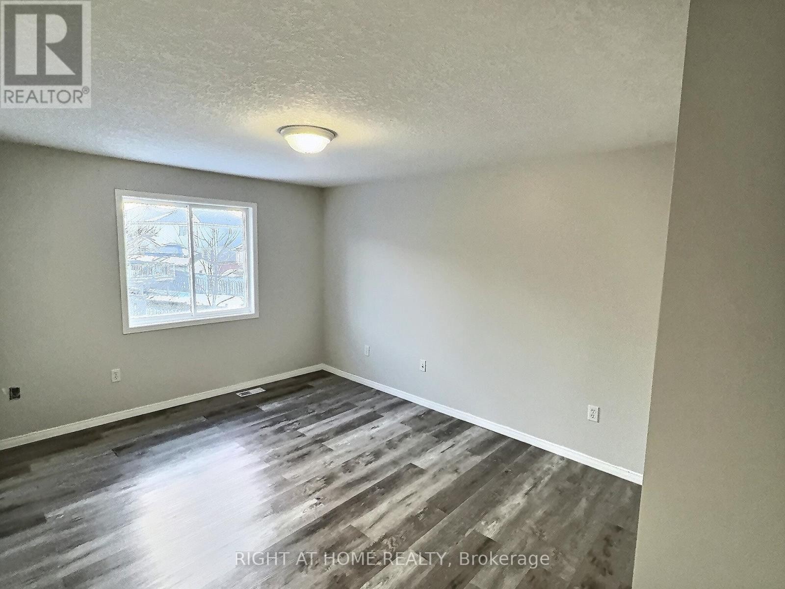 












385 HAVENDALE CRESCENT

,
Waterloo,




Ontario
N2T2T4

