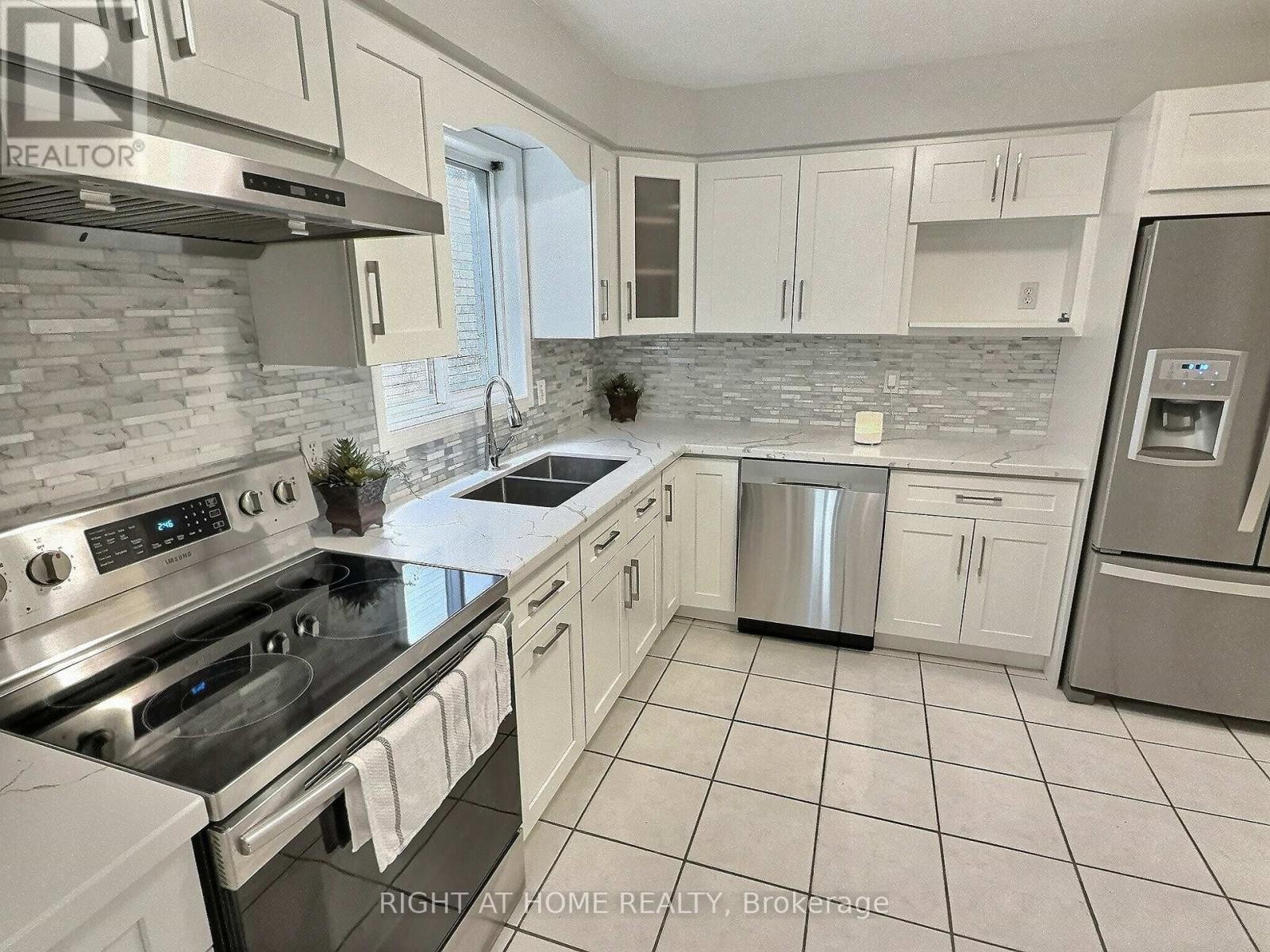 












385 HAVENDALE CRESCENT

,
Waterloo,




Ontario
N2T2T4

