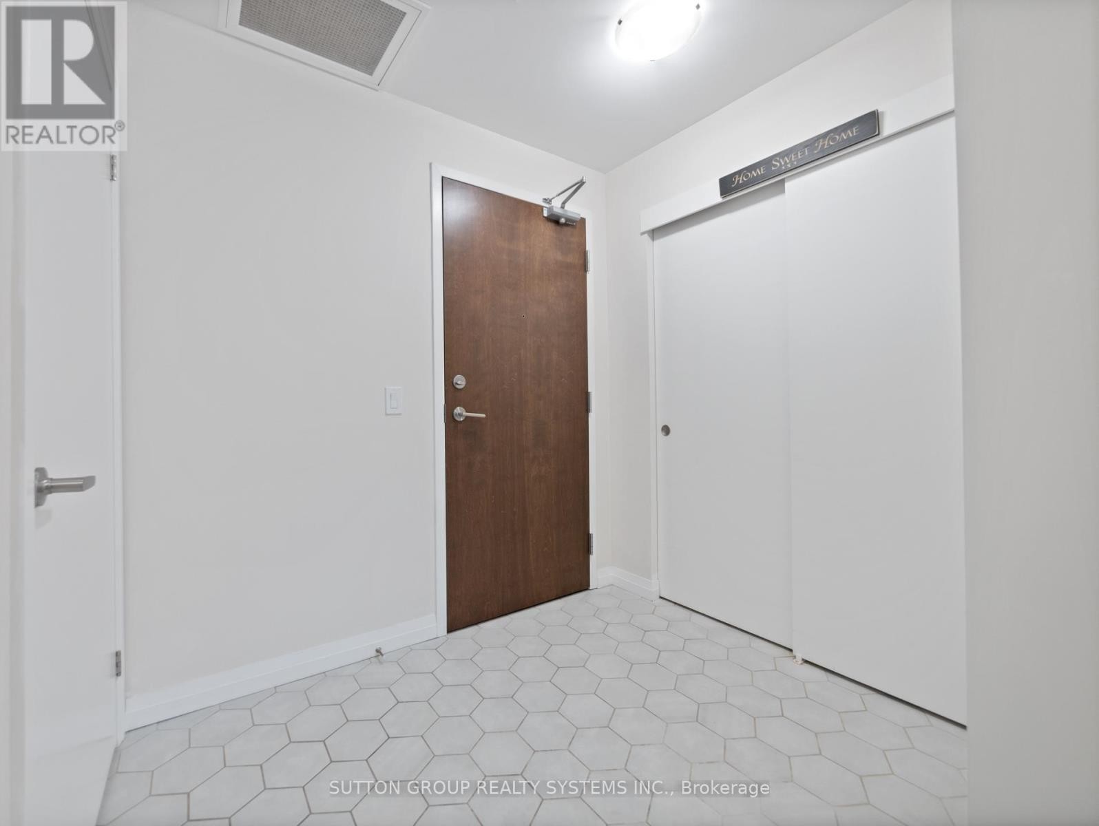 












404 - 108 GARMENT STREET

,
Kitchener,




Ontario
N2G0E2

