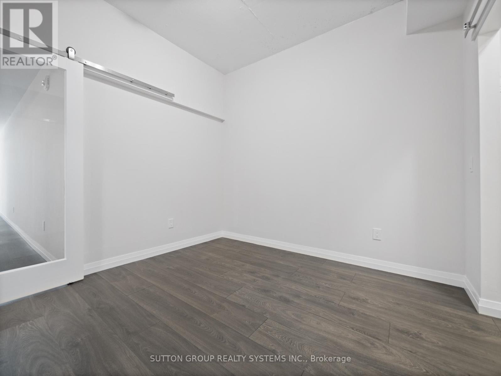 












404 - 108 GARMENT STREET

,
Kitchener,




Ontario
N2G0E2

