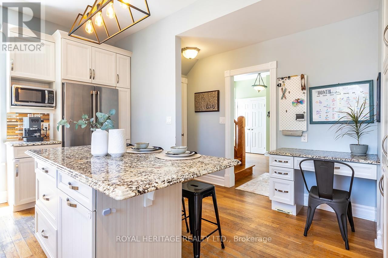 












17 FRANCIS STREET

,
Kawartha Lakes (Lindsay),




Ontario
K9V3R7

