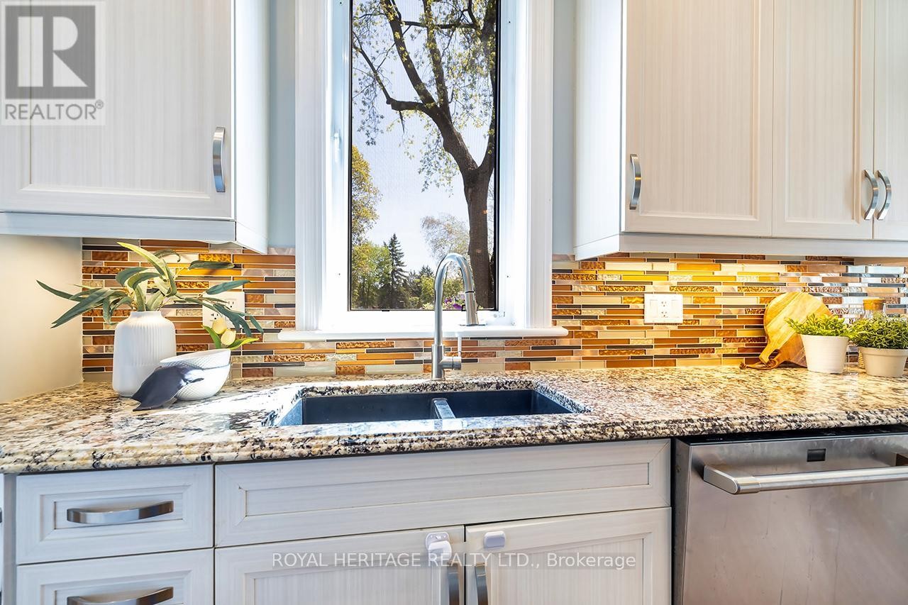 












17 FRANCIS STREET

,
Kawartha Lakes (Lindsay),




Ontario
K9V3R7

