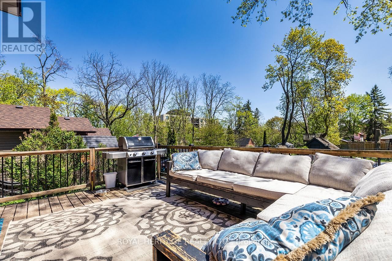 












17 FRANCIS STREET

,
Kawartha Lakes (Lindsay),




Ontario
K9V3R7

