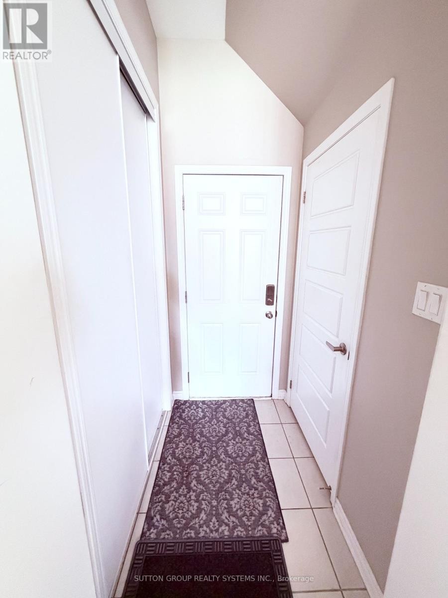 












693 DOON SOUTH DRIVE

,
Kitchener,




Ontario
N2P0H5

