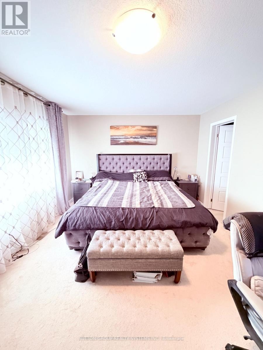 












693 DOON SOUTH DRIVE

,
Kitchener,




Ontario
N2P0H5

