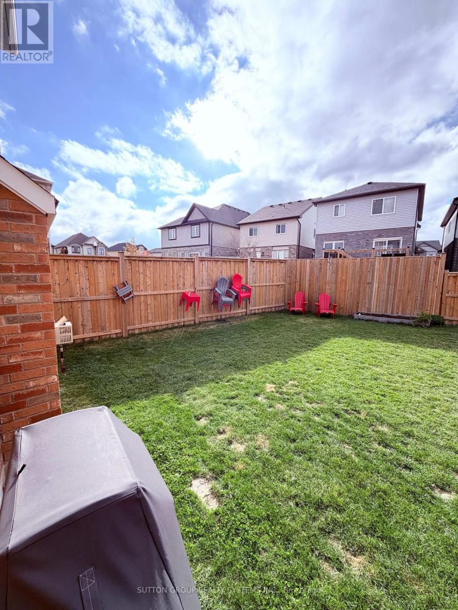 












693 DOON SOUTH DRIVE

,
Kitchener,




Ontario
N2P0H5

