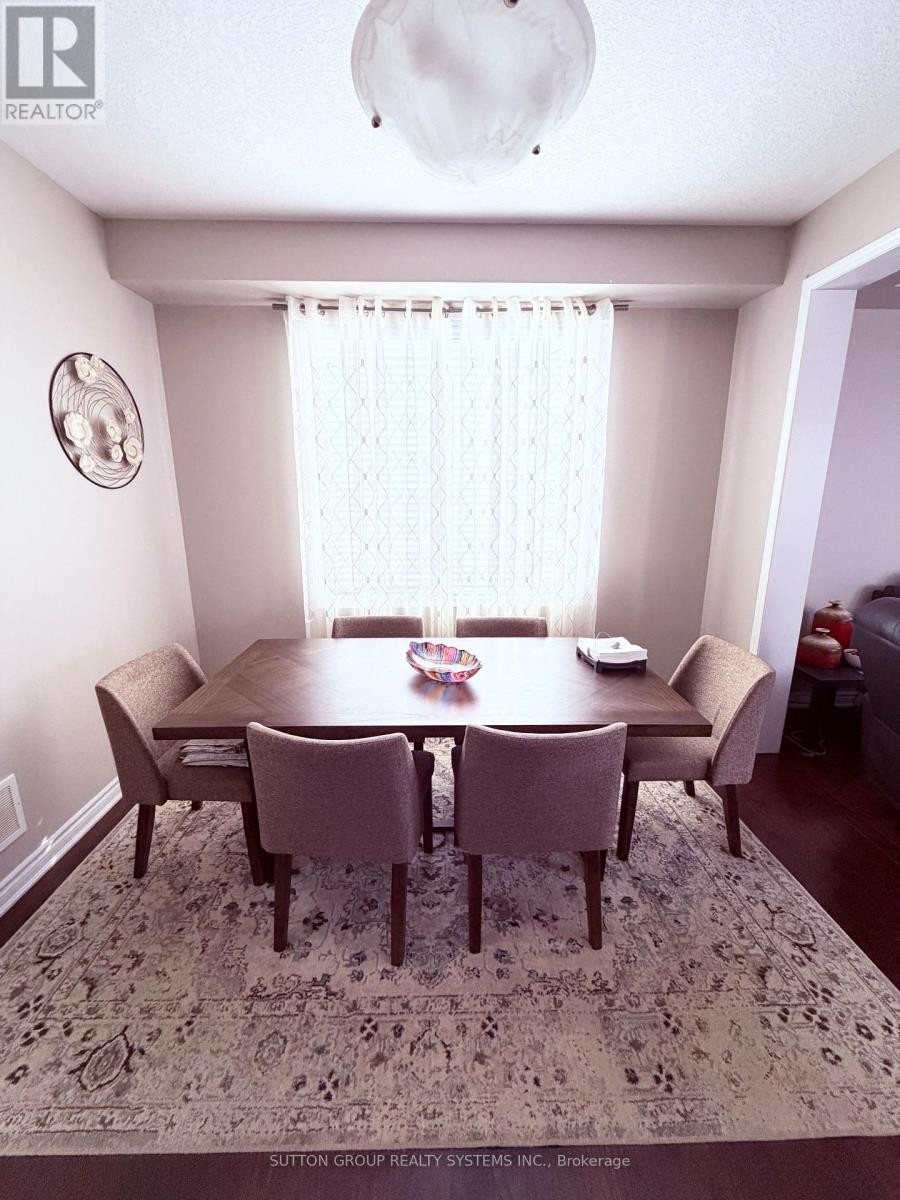 












693 DOON SOUTH DRIVE

,
Kitchener,




Ontario
N2P0H5

