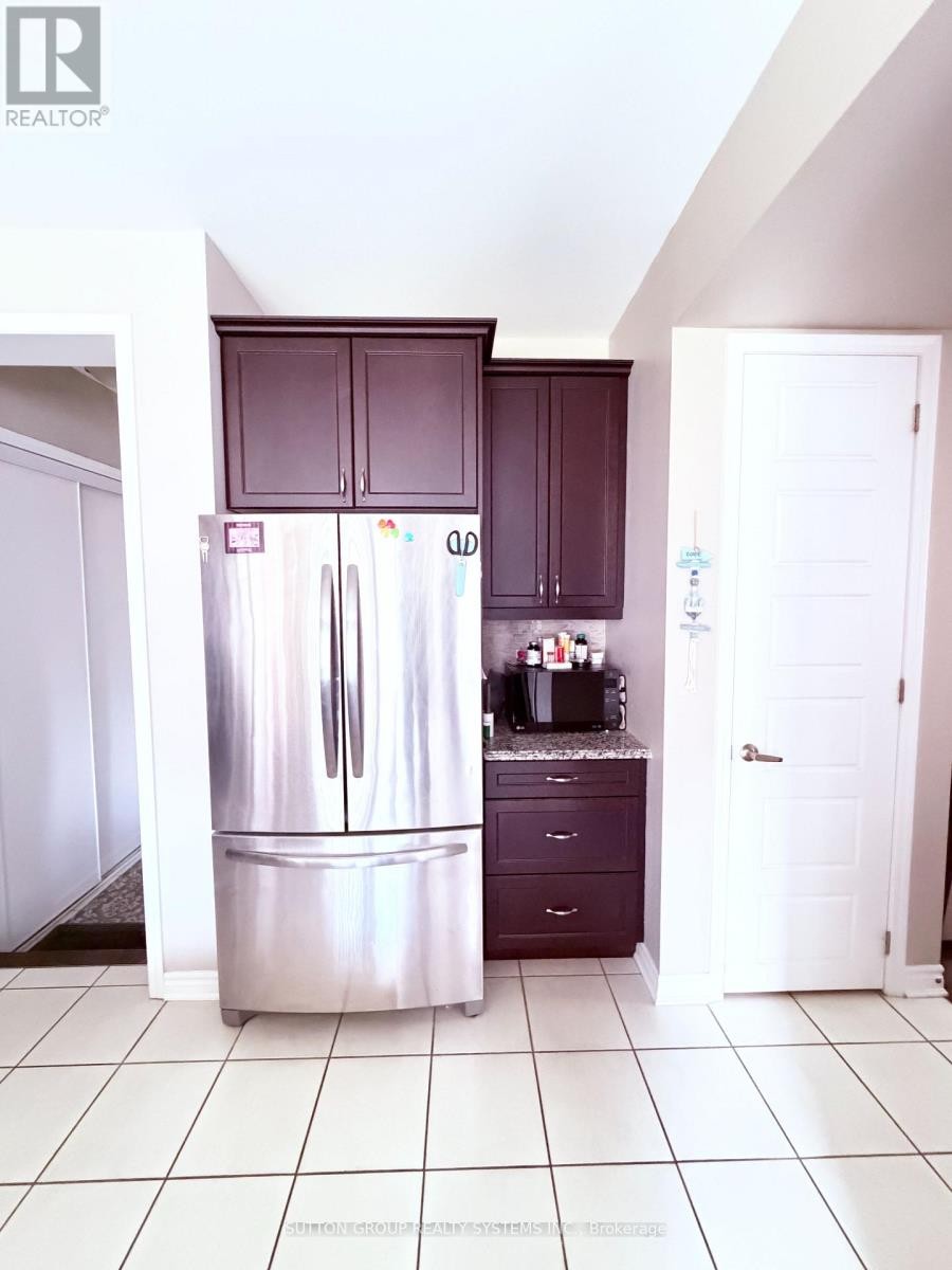 












693 DOON SOUTH DRIVE

,
Kitchener,




Ontario
N2P0H5

