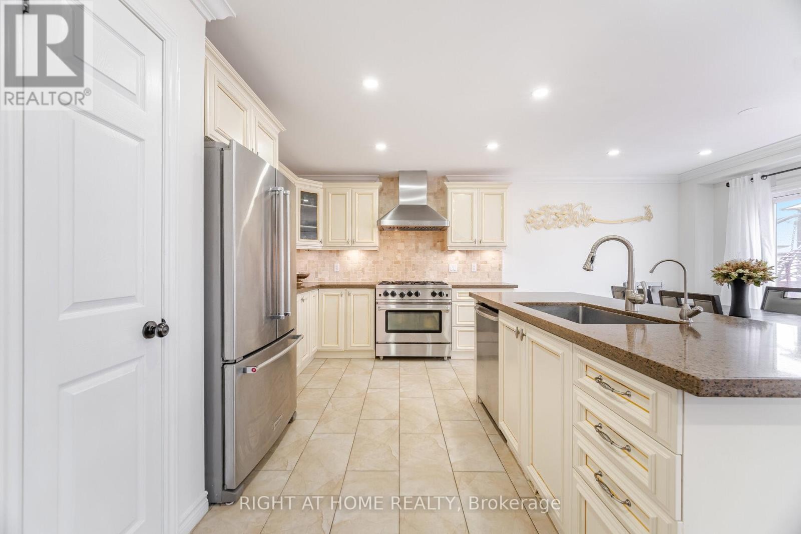 












132 COKER CRESCENT

,
Guelph/Eramosa (Rockwood),




Ontario
N0B2K0

