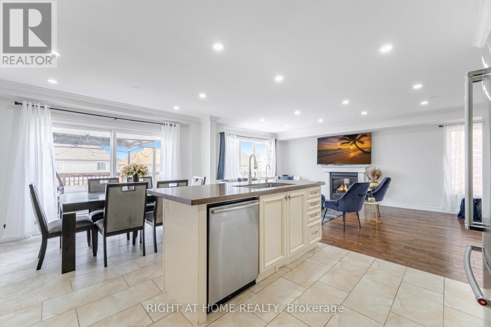 












132 COKER CRESCENT

,
Guelph/Eramosa (Rockwood),




Ontario
N0B2K0

