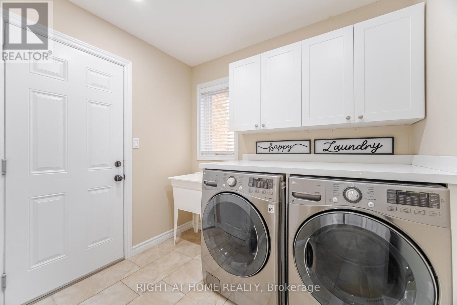 












132 COKER CRESCENT

,
Guelph/Eramosa (Rockwood),




Ontario
N0B2K0

