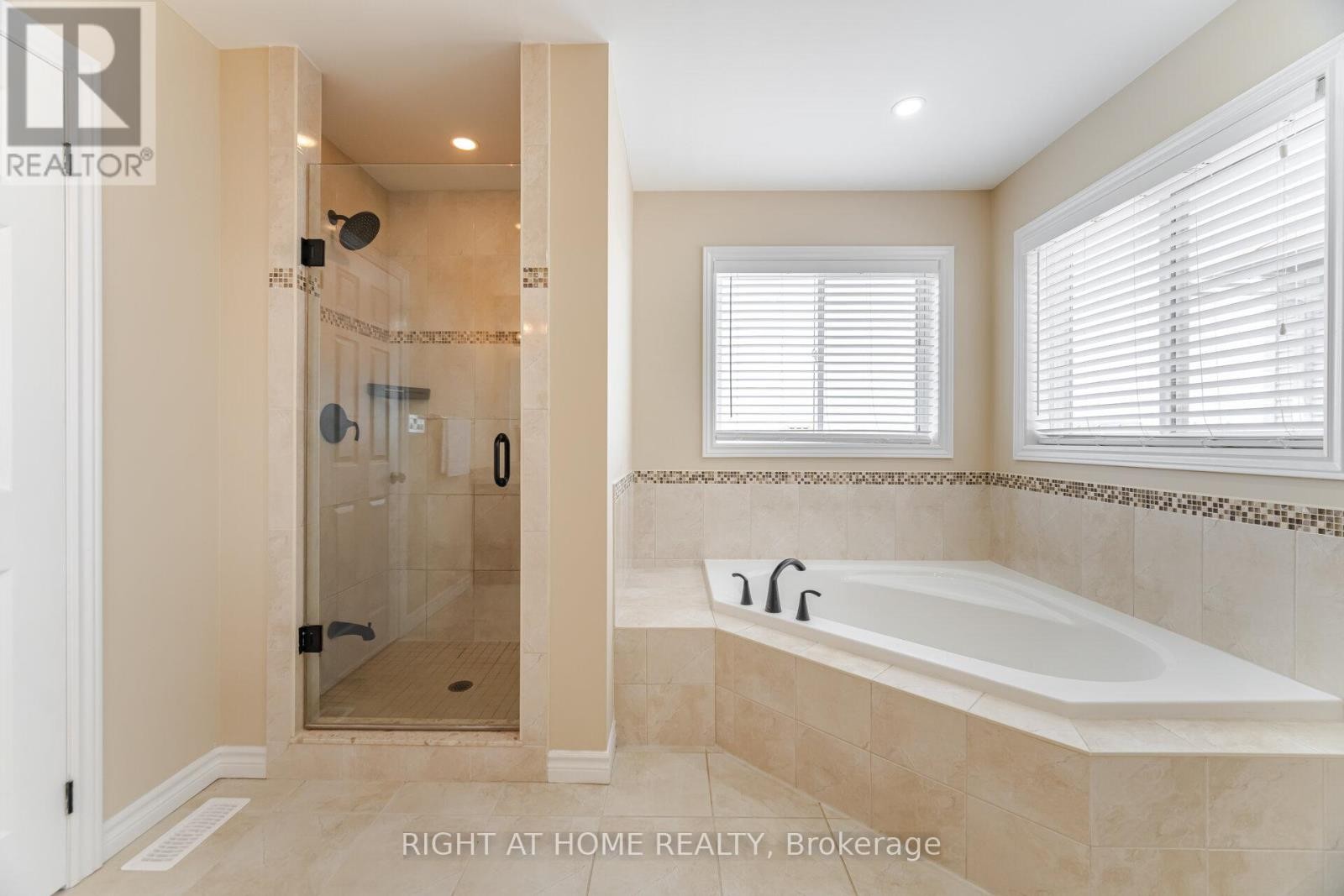 












132 COKER CRESCENT

,
Guelph/Eramosa (Rockwood),




Ontario
N0B2K0

