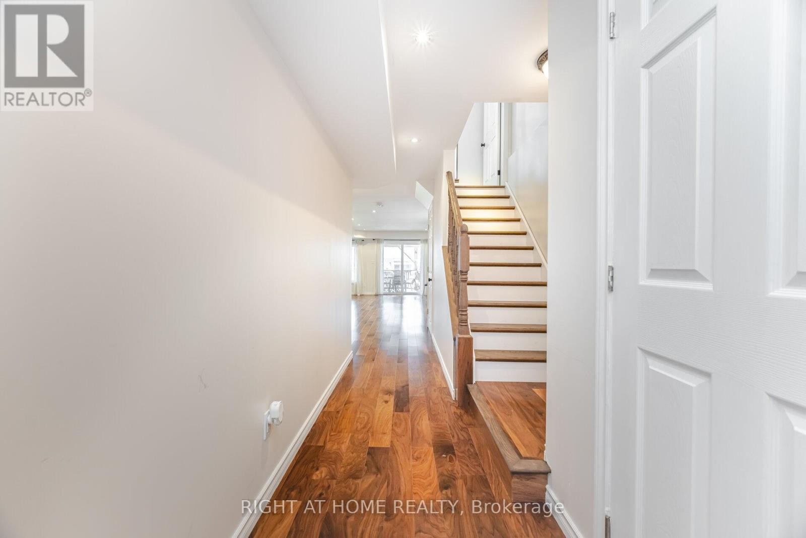 












132 COKER CRESCENT

,
Guelph/Eramosa (Rockwood),




Ontario
N0B2K0

