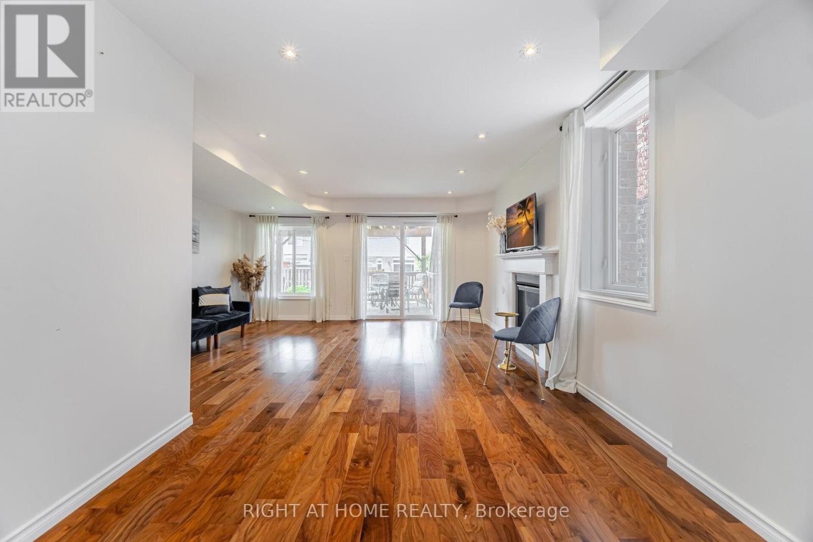 












132 COKER CRESCENT

,
Guelph/Eramosa (Rockwood),




Ontario
N0B2K0

