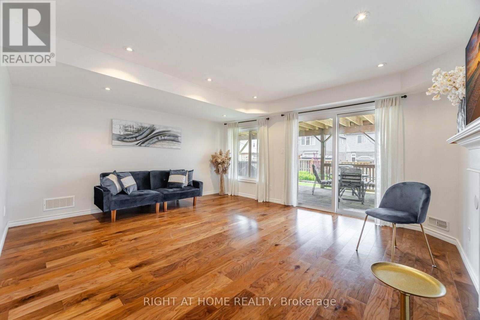 












132 COKER CRESCENT

,
Guelph/Eramosa (Rockwood),




Ontario
N0B2K0

