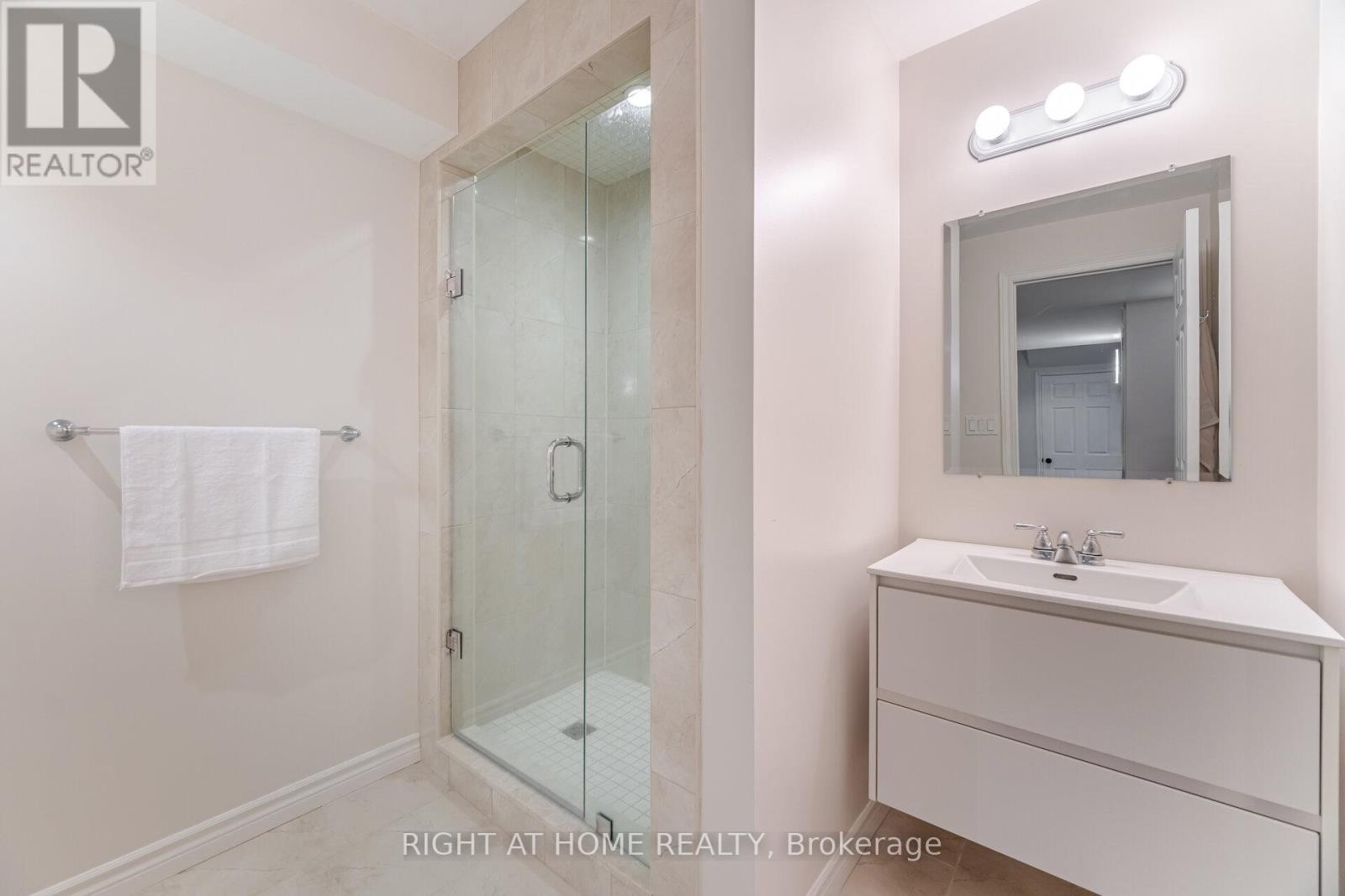 












132 COKER CRESCENT

,
Guelph/Eramosa (Rockwood),




Ontario
N0B2K0

