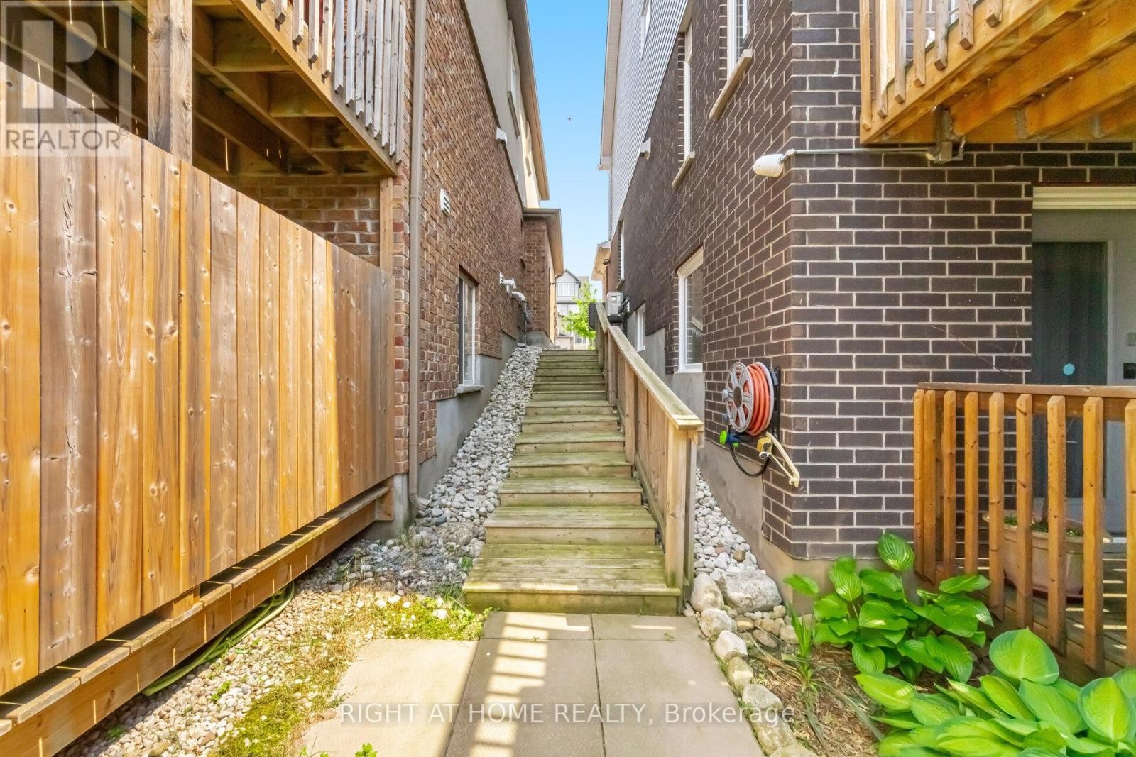 












132 COKER CRESCENT

,
Guelph/Eramosa (Rockwood),




Ontario
N0B2K0

