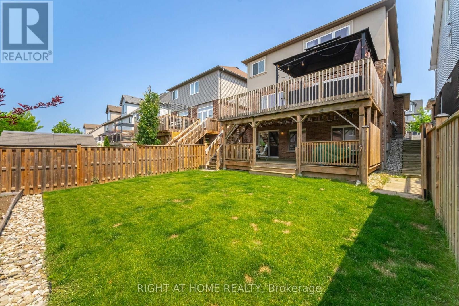 












132 COKER CRESCENT

,
Guelph/Eramosa (Rockwood),




Ontario
N0B2K0

