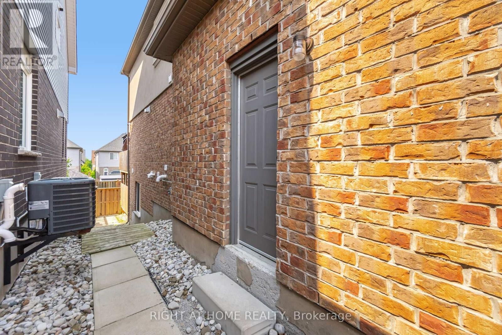 












132 COKER CRESCENT

,
Guelph/Eramosa (Rockwood),




Ontario
N0B2K0

