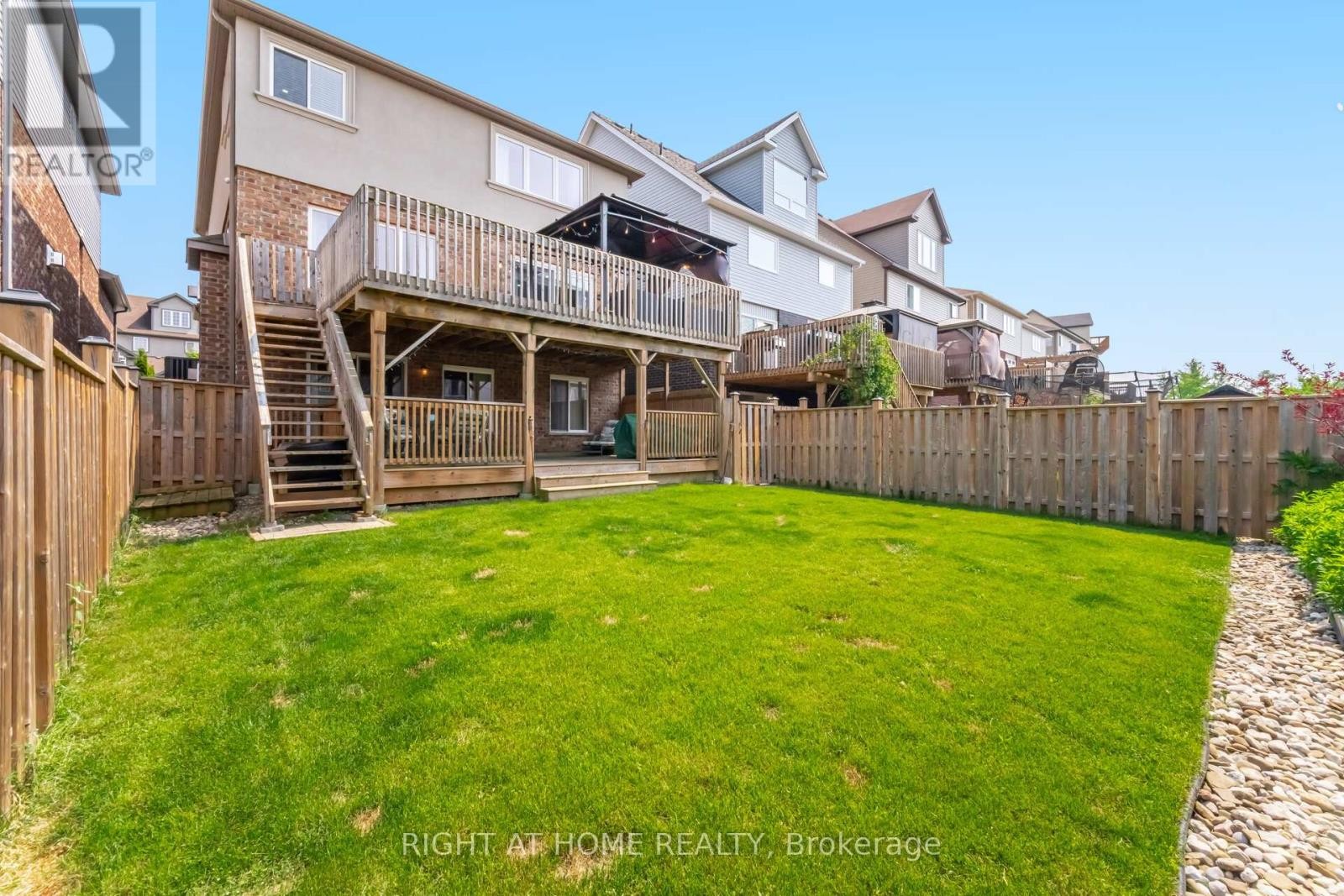 












132 COKER CRESCENT

,
Guelph/Eramosa (Rockwood),




Ontario
N0B2K0

