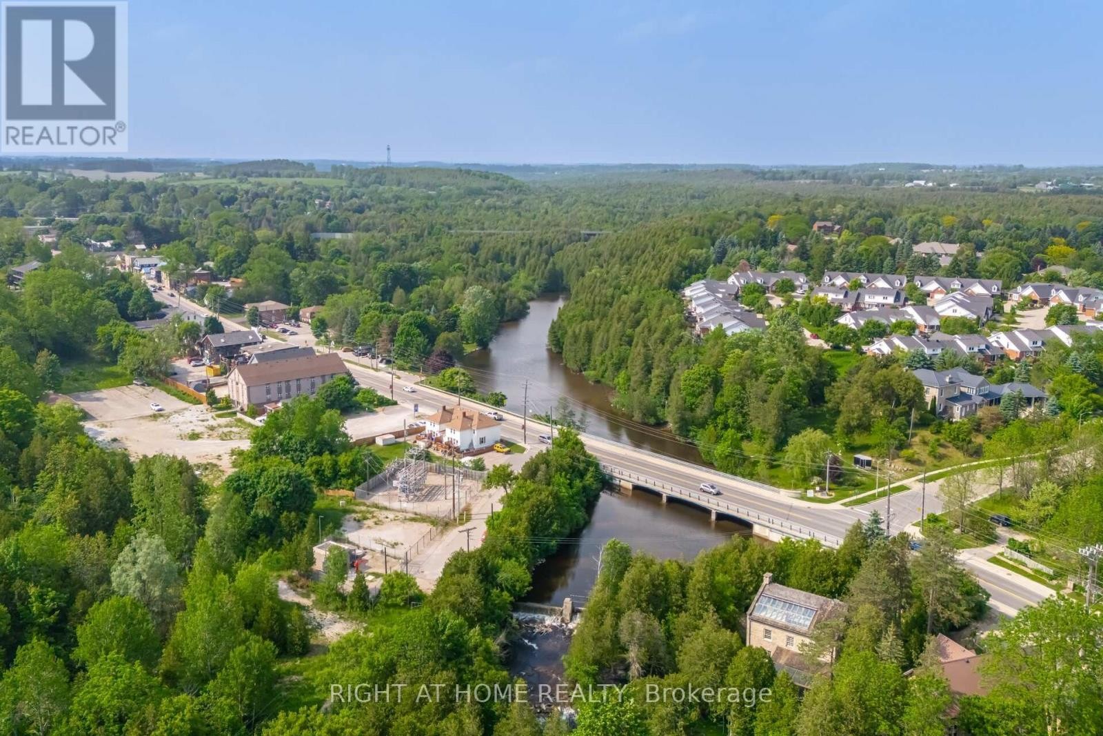 












132 COKER CRESCENT

,
Guelph/Eramosa (Rockwood),




Ontario
N0B2K0

