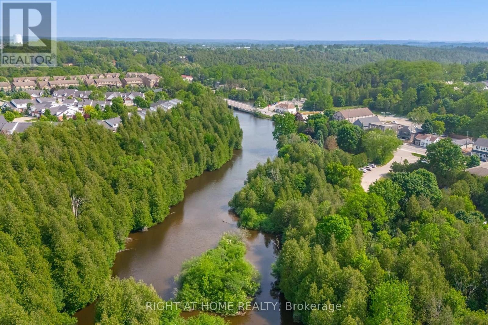 












132 COKER CRESCENT

,
Guelph/Eramosa (Rockwood),




Ontario
N0B2K0

