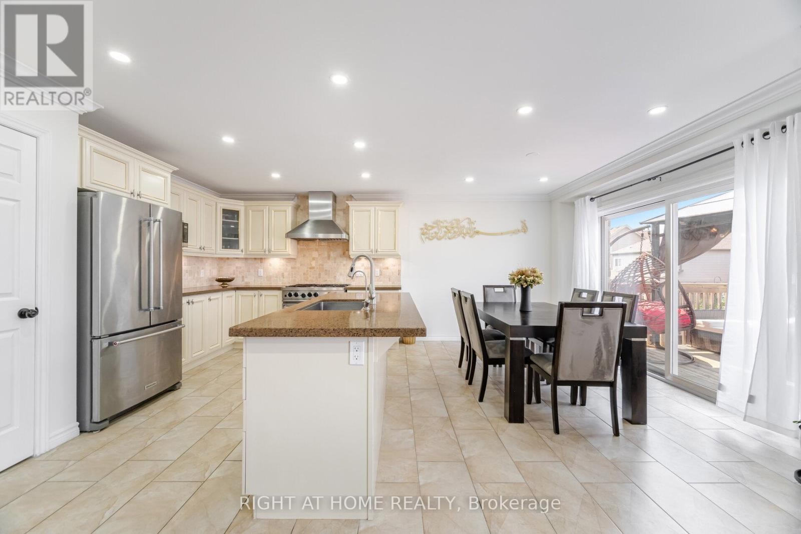 












132 COKER CRESCENT

,
Guelph/Eramosa (Rockwood),




Ontario
N0B2K0

