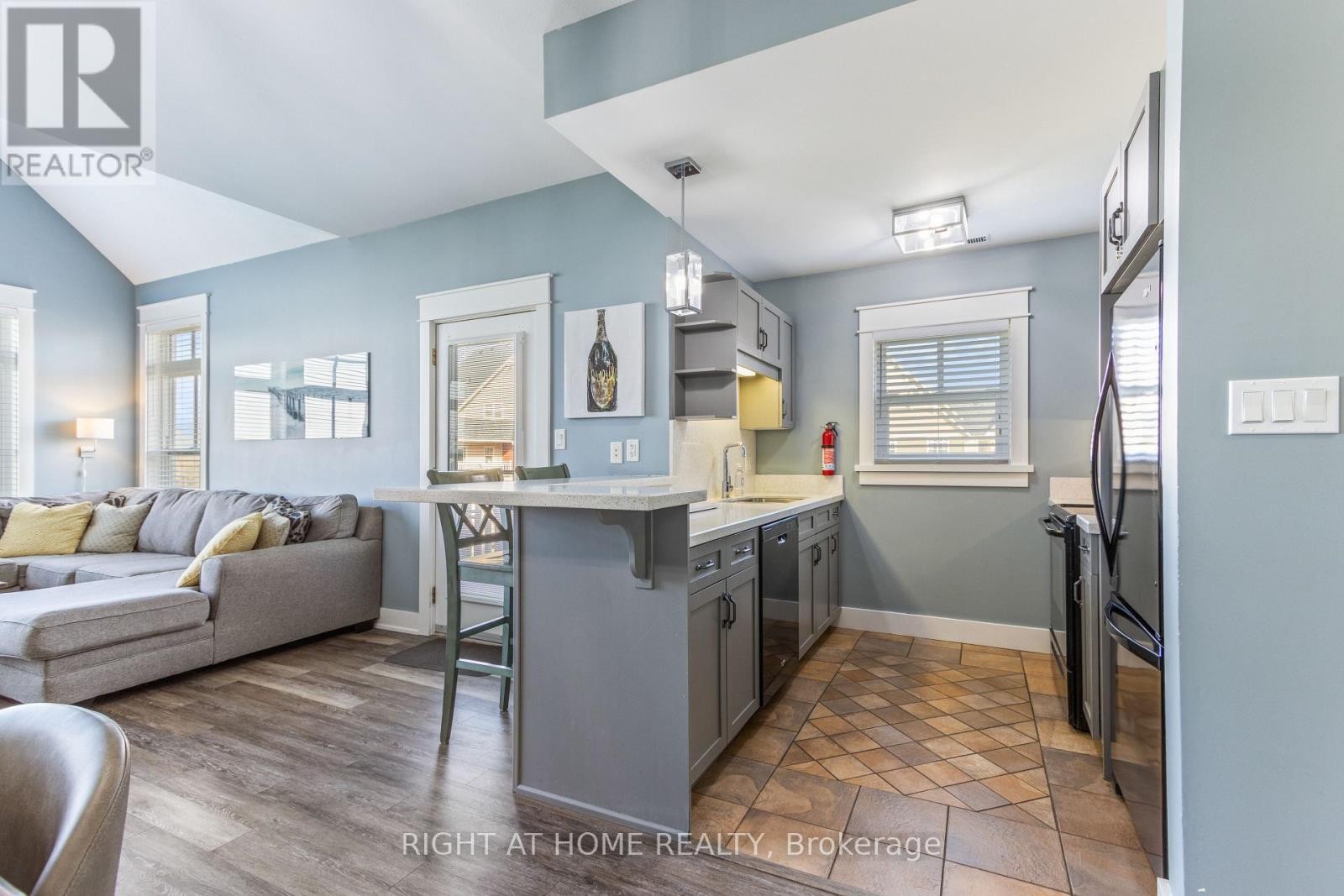 












229 - 130 FAIRWAY COURT

,
Blue Mountains,




Ontario
N3W1Y1

