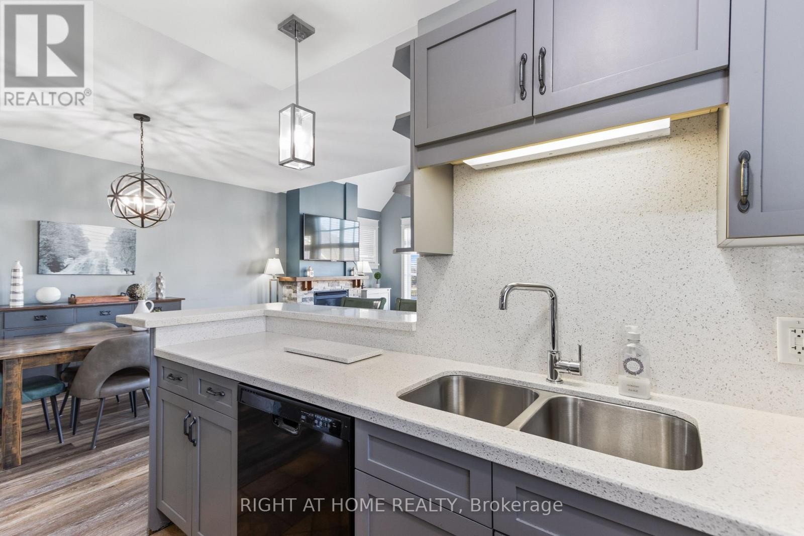 












229 - 130 FAIRWAY COURT

,
Blue Mountains,




Ontario
N3W1Y1

