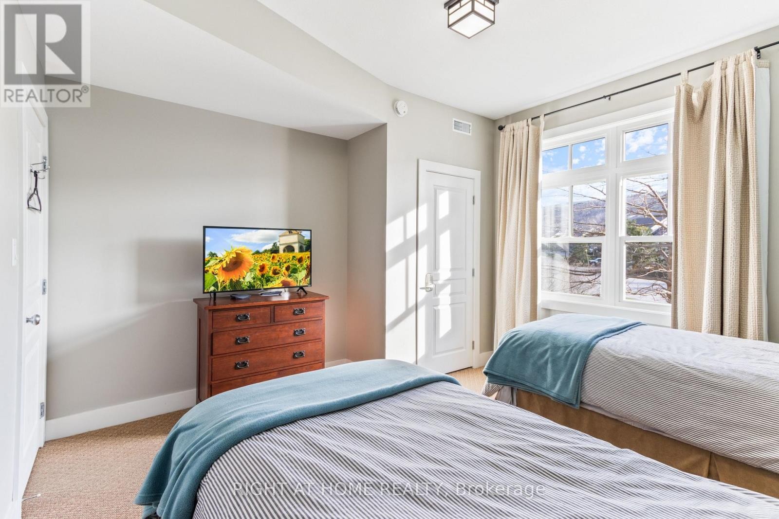 












229 - 130 FAIRWAY COURT

,
Blue Mountains,




Ontario
N3W1Y1

