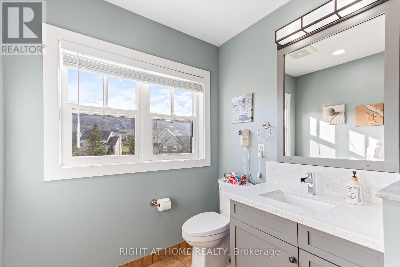 












229 - 130 FAIRWAY COURT

,
Blue Mountains,




Ontario
N3W1Y1

