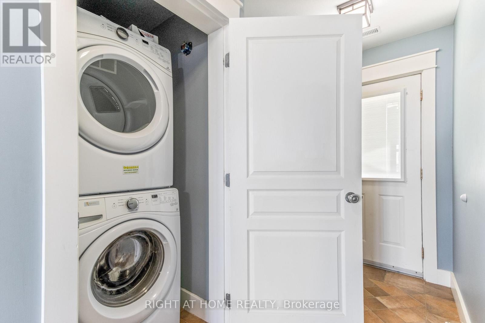 












229 - 130 FAIRWAY COURT

,
Blue Mountains,




Ontario
N3W1Y1

