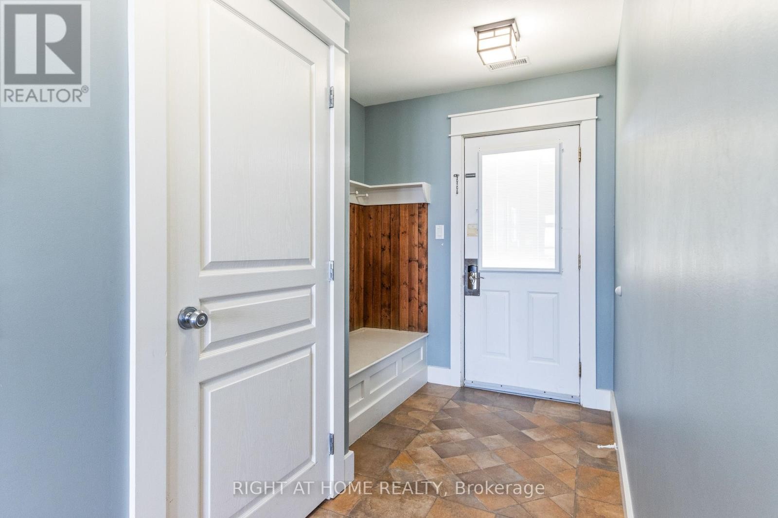 












229 - 130 FAIRWAY COURT

,
Blue Mountains,




Ontario
N3W1Y1

