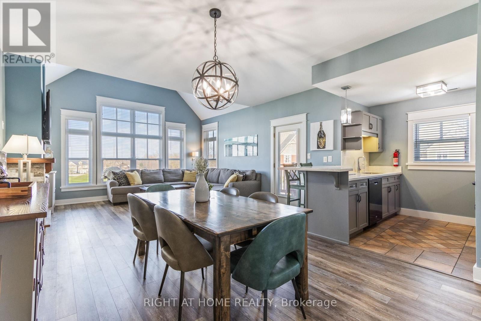 












229 - 130 FAIRWAY COURT

,
Blue Mountains,




Ontario
N3W1Y1

