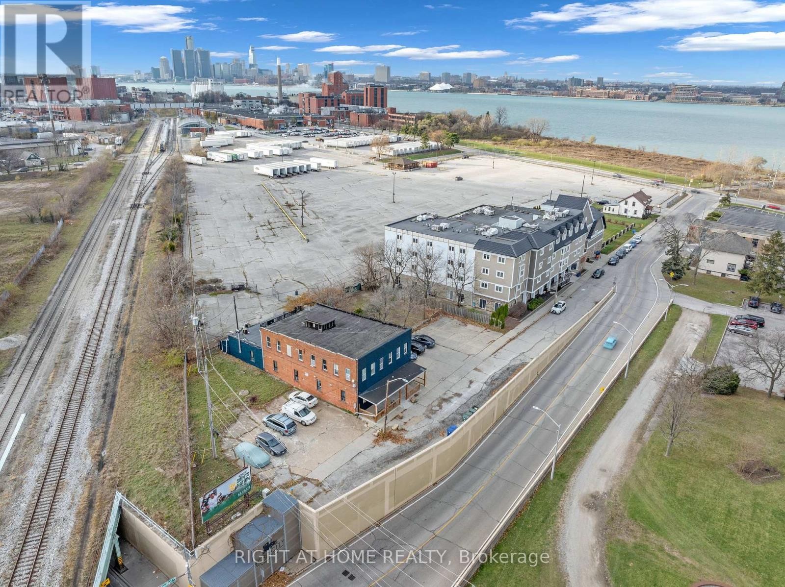 












3 - 279 DROUILLARD ROAD

,
Windsor,




Ontario
N8Y2P4

