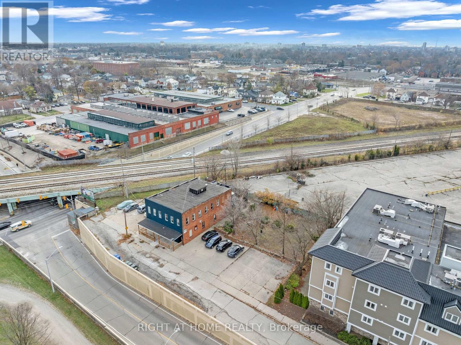 












3 - 279 DROUILLARD ROAD

,
Windsor,




Ontario
N8Y2P4

