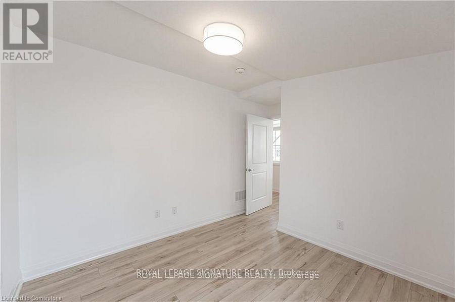 












777 BEACH BOULEVARD

,
Hamilton (Hamilton Beach),




Ontario
L8H6Y5

