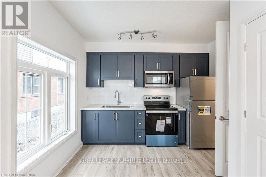 












777 BEACH BOULEVARD

,
Hamilton (Hamilton Beach),




Ontario
L8H6Y5

