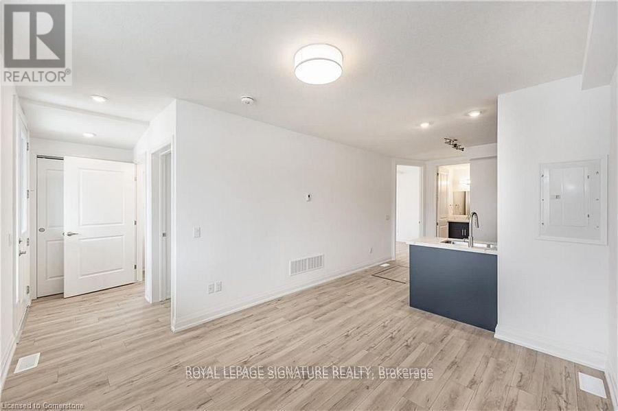 












777 BEACH BOULEVARD

,
Hamilton (Hamilton Beach),




Ontario
L8H6Y5

